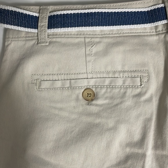 Dockers khaki shorts size 6 with D Ring Belt - Picture 6 of 8